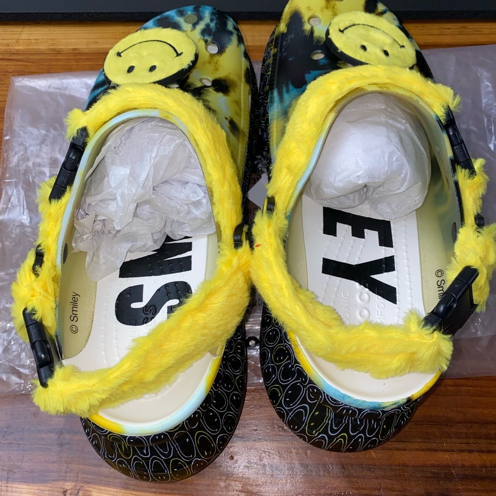Crocs Smiley Edition Bae Clogs - Picture 4 of 6
